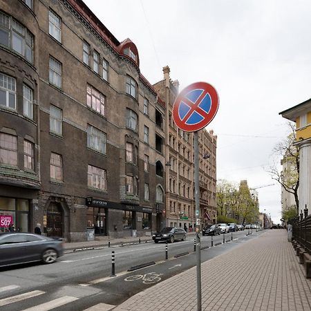 Brivibas Yard Apartment With Parking In City Center 리가 외부 사진