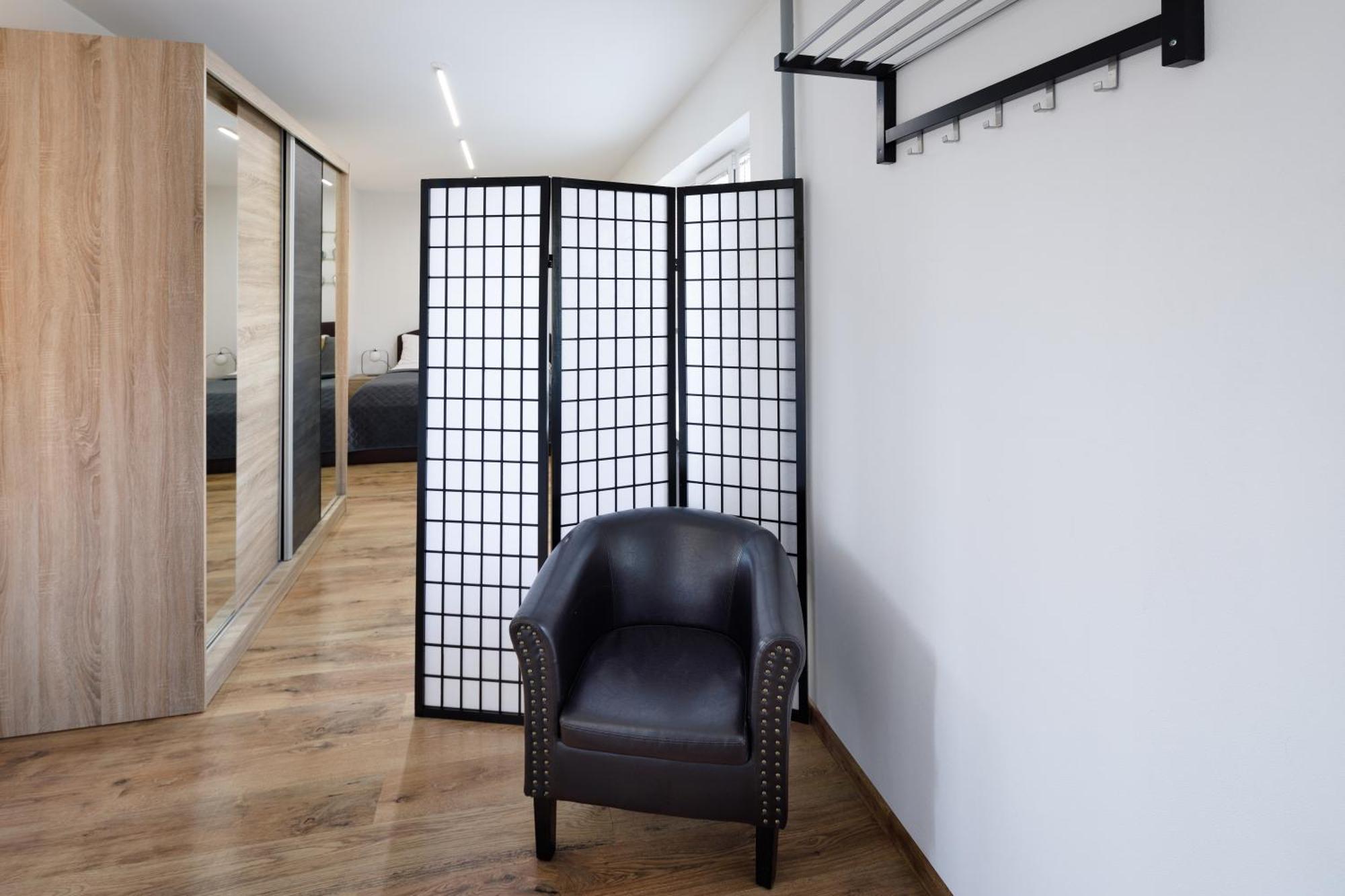 Brivibas Yard Apartment With Parking In City Center 리가 외부 사진