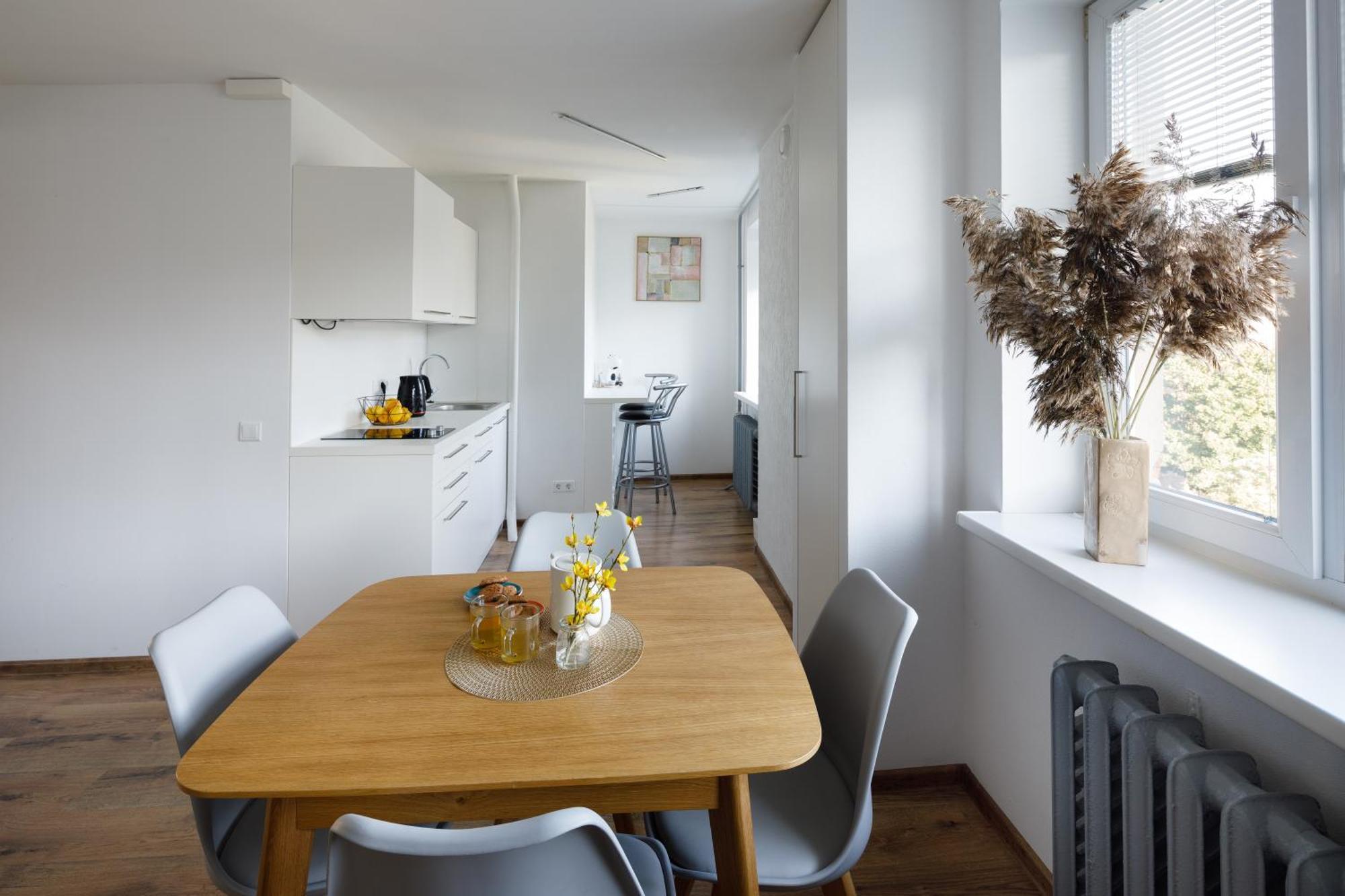 Brivibas Yard Apartment With Parking In City Center 리가 외부 사진