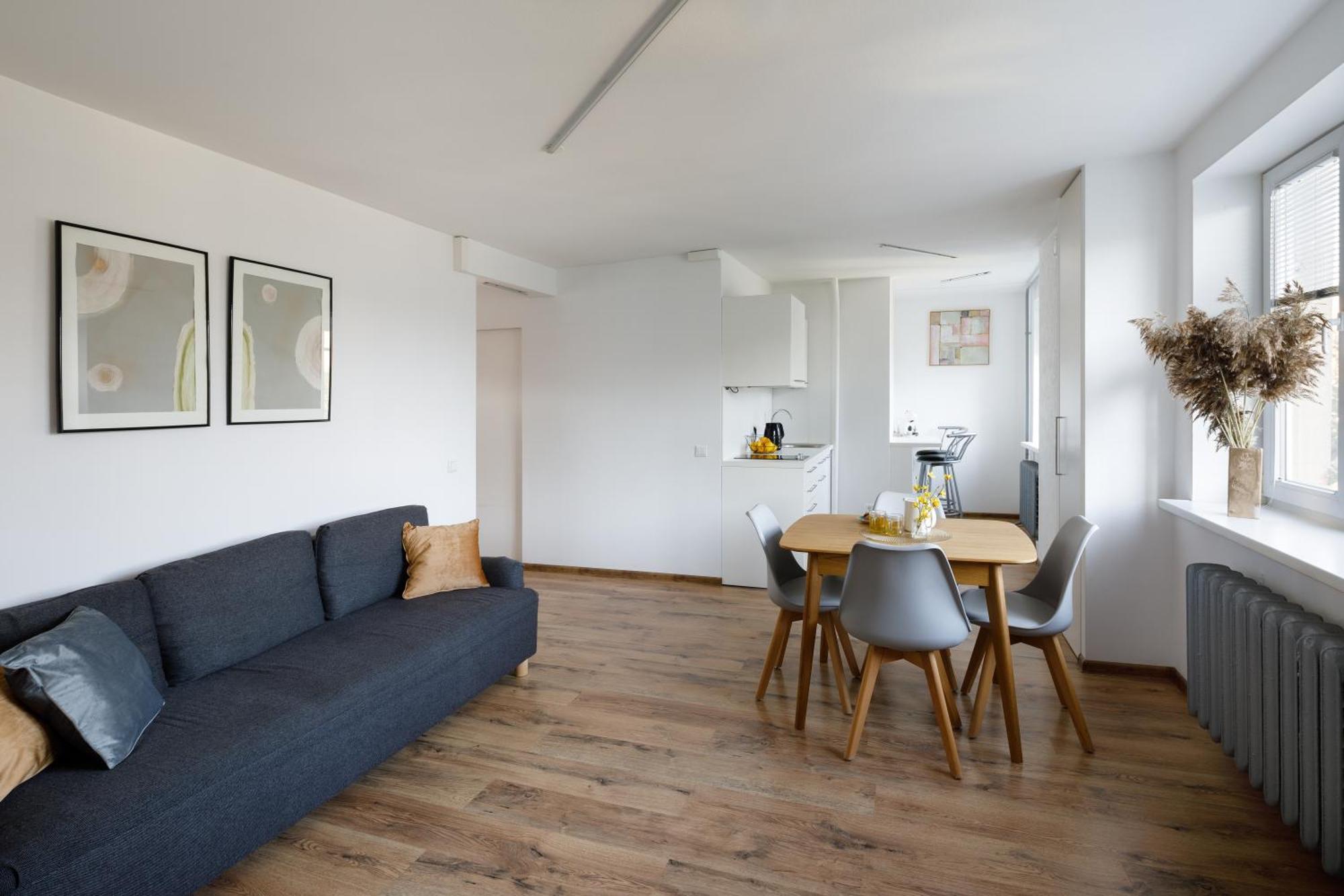 Brivibas Yard Apartment With Parking In City Center 리가 외부 사진